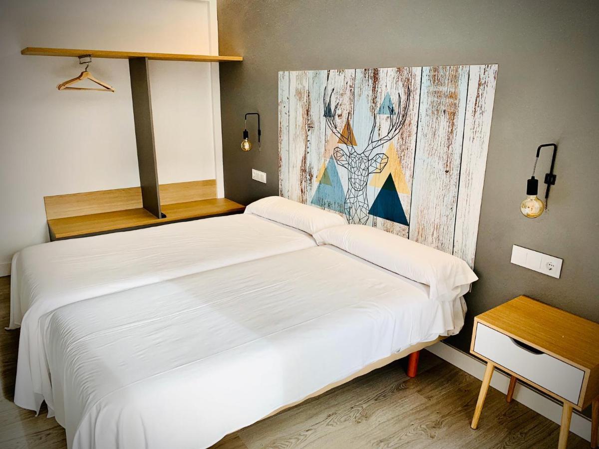 Ciudad De Jaca Hotel ภายนอก รูปภาพ