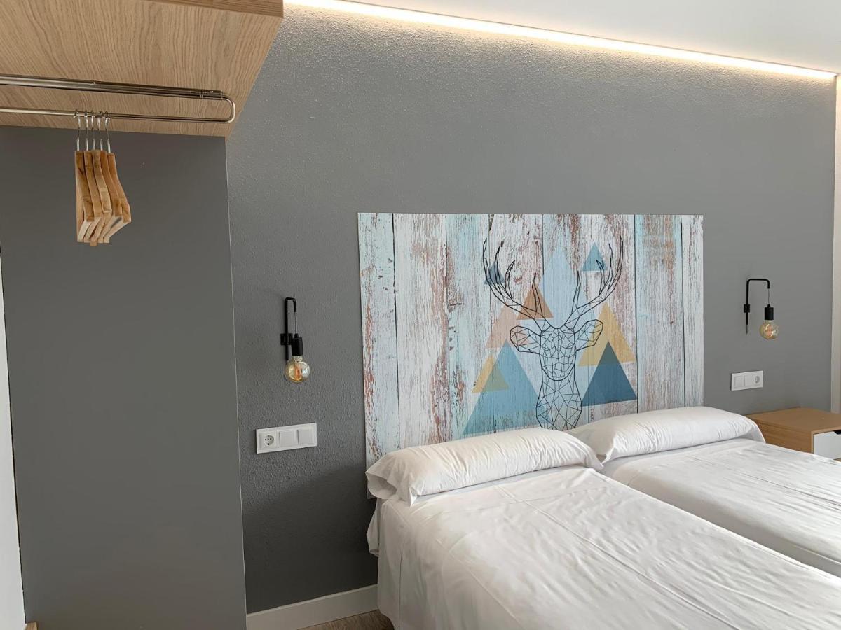 Ciudad De Jaca Hotel ภายนอก รูปภาพ