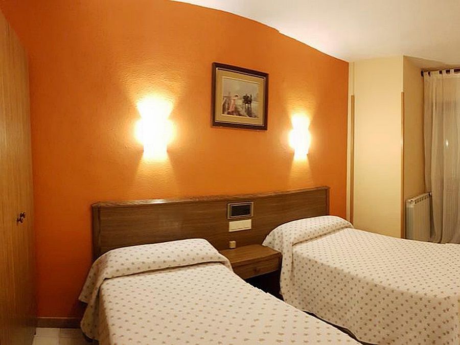 Ciudad De Jaca Hotel ภายนอก รูปภาพ