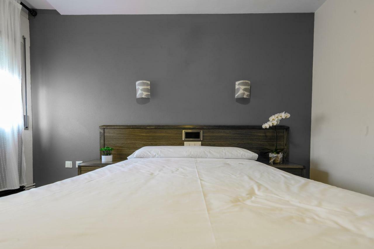 Ciudad De Jaca Hotel ภายนอก รูปภาพ