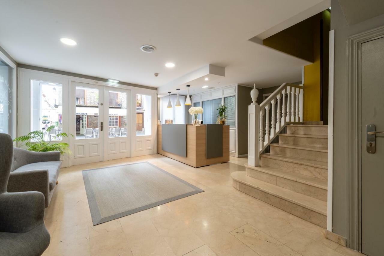 Ciudad De Jaca Hotel ภายนอก รูปภาพ
