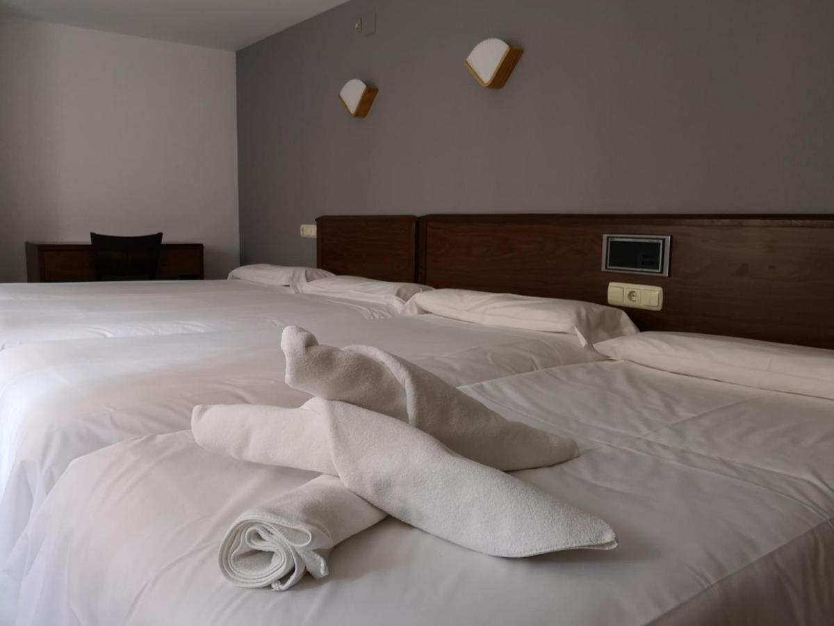 Ciudad De Jaca Hotel ภายนอก รูปภาพ
